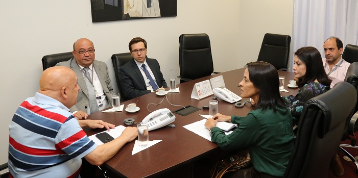 Da esquerda para a direita: vereador da CMBH Henrique Braga, chefe de gabinete Cristiano Alkmim, diretor Henrique Kleinsorge, coordenadora Denise Delgado, diretora Micheli Massi e diretor da CMBH Guilherme Avelar (Foto: Karina Coutinho) 